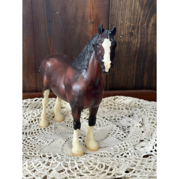 Breyer #5445 ALBA Dark Bay Sabino Clydesdale Mare - TSC 80th Anniversary (2018) - Picture 5 of 10